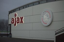 Ajax contracteert Sean Steur