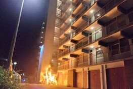 Brand tegen flat aan Anne Franklaan in Purmerend