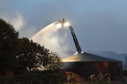 Grote brand bij veehouderij in Middenbeemster