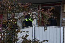 Politie doorzoekt woning in Purmerend