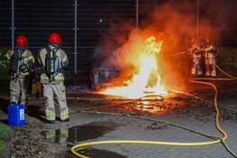 Auto door brand verwoest aan Flevostraat in Purmerend