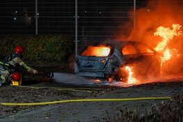 Auto door brand verwoest aan Flevostraat in Purmerend