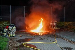 Auto door brand verwoest aan Flevostraat in Purmerend
