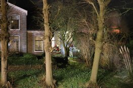 Brand in overkapping bij woning aan Jisperweg
