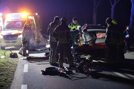 Automobiliste crasht tegen boom in Noordbeemster