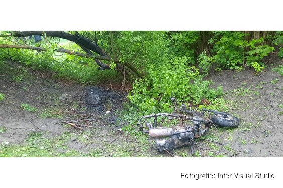 Scooter in brand op afgelegen plek in Purmerend