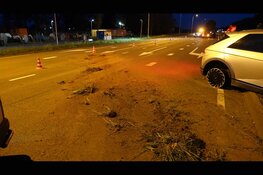 Auto raakt van de weg op N244