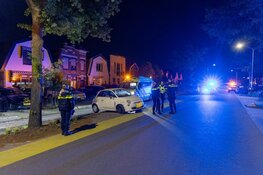 Automobiliste verliest macht over stuur en botst tegen geparkeerde auto