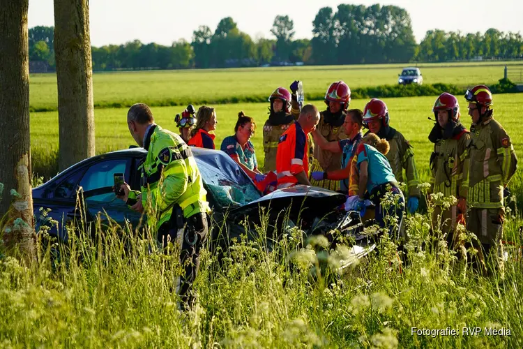Persoon zwaargewond na botsing op A7
