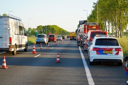 Persoon zwaargewond na botsing op A7