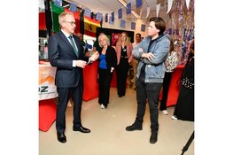 Onderwijsminister in gesprek met studenten Talland College