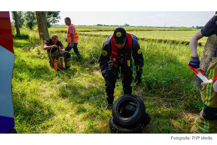 Hulpdiensten ingezet voor mogelijk voertuig te water in Wijdewormer