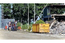 Forensiche onderzoekers tussen het puin in Middenbeemster