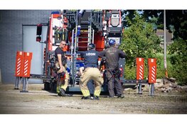 Forensiche onderzoekers tussen het puin in Middenbeemster