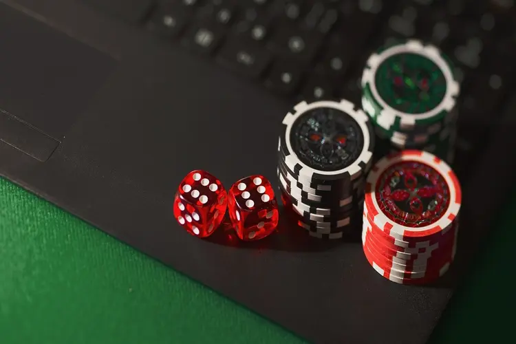 Zijn er echt strategieën om online slots te verslaan?