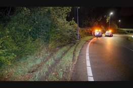 Politiebus crasht op afrit A7