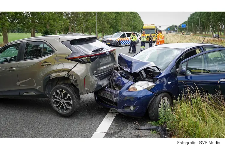 Drie gewonden na forse aanrijding A7. Veel vertraging richting Hoorn