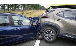 Drie gewonden na forse aanrijding A7. Veel vertraging richting Hoorn