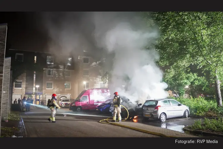 Twee voertuigen flink beschadigd bij nachtelijke autobrand in Purmerend