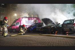 Twee voertuigen flink beschadigd bij nachtelijke autobrand in Purmerend