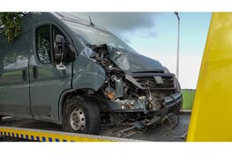 Man botst op boom en wordt aangehouden in Middenbeemster