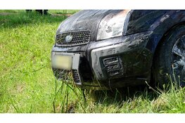 Auto eindigt in sloot na aanrijding op beruchte kruising Noordbeemster