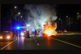 Zwaar ongeval op A7: auto uitgebrand, andere auto op zijn kant