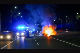 Zwaar ongeval op A7: auto uitgebrand, andere auto op zijn kant