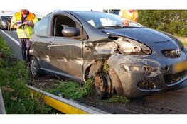 Bestuurster gewond na crash tegen vangrail A7