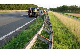 Bestuurster gewond na crash tegen vangrail A7