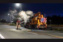 Maaimachine vat vlam op A7, weg richting Amsterdam afgesloten