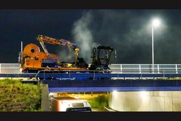 Maaimachine vat vlam op A7, weg richting Amsterdam afgesloten