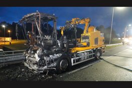 Maaimachine vat vlam op A7, weg richting Amsterdam afgesloten