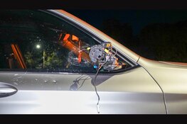 Automobilist rijdt lantaarnpaal uit de grond langs A7