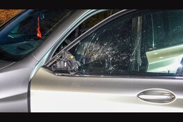 Automobilist rijdt lantaarnpaal uit de grond langs A7