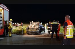 Zoektocht nadat auto over de kop in sloot word aangetroffen