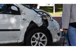 Schade aan twee auto's na botsing op kruising