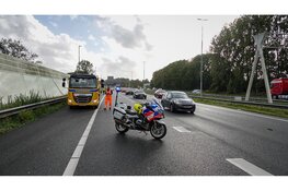 File en veel schade na aanrijding op A7