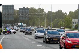 File en veel schade na aanrijding op A7