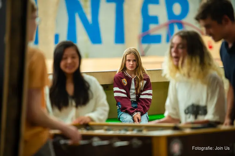 Bijna honderdduizend jongeren in Noord-Holland kampen met eenzaamheid: gemeenten opgeroepen om preventief in te grijpen