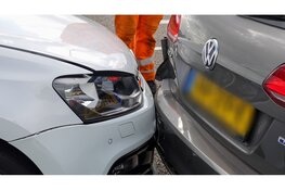 Schade en hinder na kettingbotsing op N244