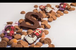 Sint in het stadje tussen de polders