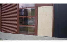 Schade na explosie bij bedrijfspand in Purmerend