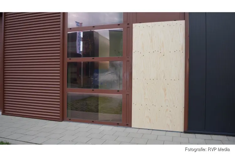 Schade na explosie bij bedrijfspand in Purmerend