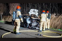 Auto volledig verwoest door nachtelijke brand in Purmerland
