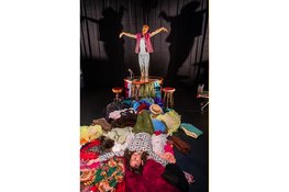 Overal uitverkocht maar in Purmerend zijn er nog kaarten! L'Amour Toujours - Ik ben hier niet om vrienden te maken