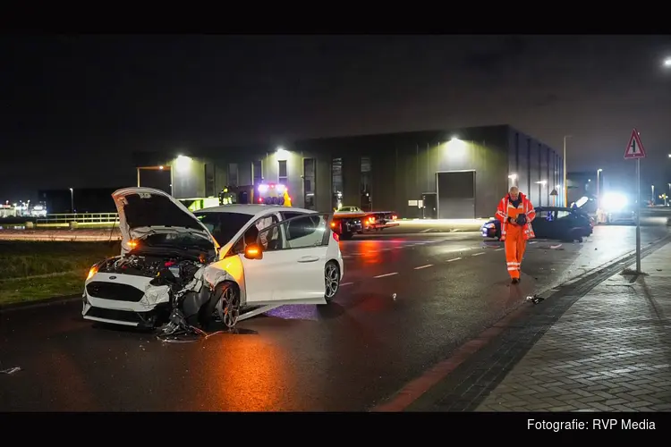 Flinke schade na ongeval tussen twee auto’s in Purmerend