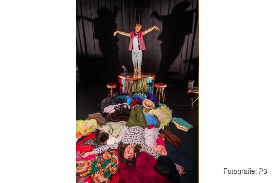 L'Amour Toujours - Ik ben hier niet om vrienden te maken Overal uitverkocht maar in Purmerend zijn er nog kaarten!