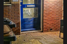 Deur van woning beschadigd na explosie