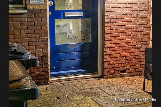 Deur van woning beschadigd na explosie